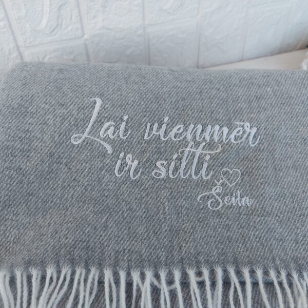 izšuvums uz pleda, sedziņas