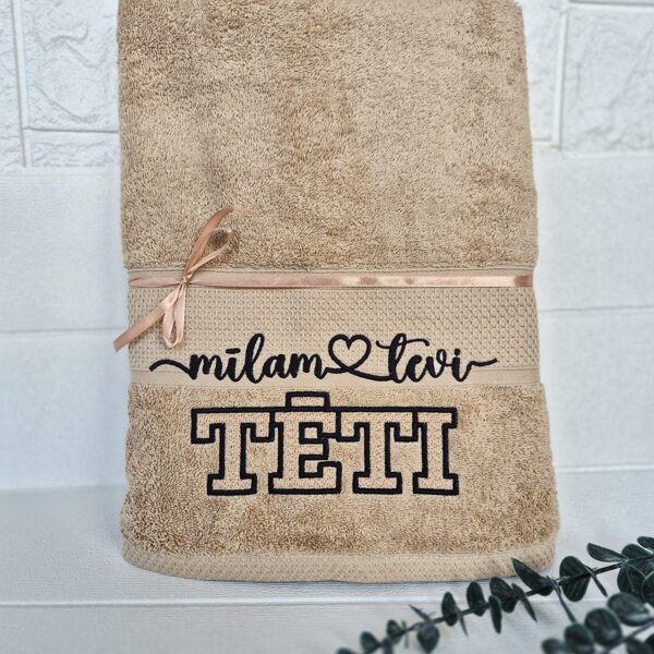 Izšuvumi uz dvieļiem