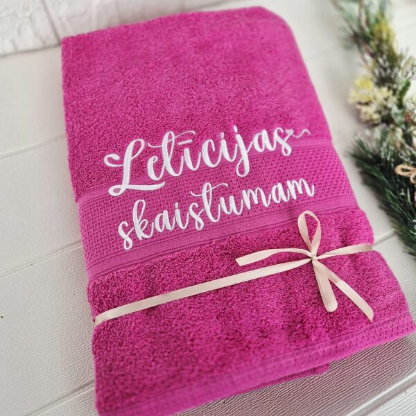 Izšuvumi uz dvieļiem