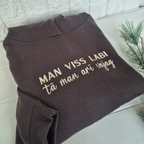 Džemperis ar izšuvumu