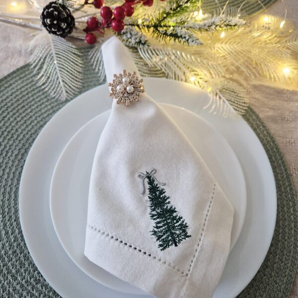 izšūtas galda salventes