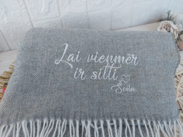 izšuvums uz pleda, sedziņas