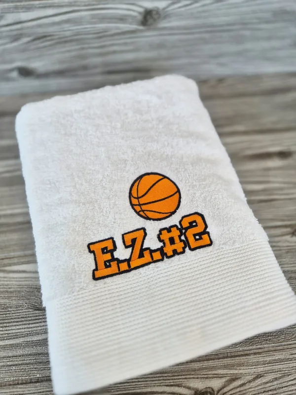 izšūti iniciāļi